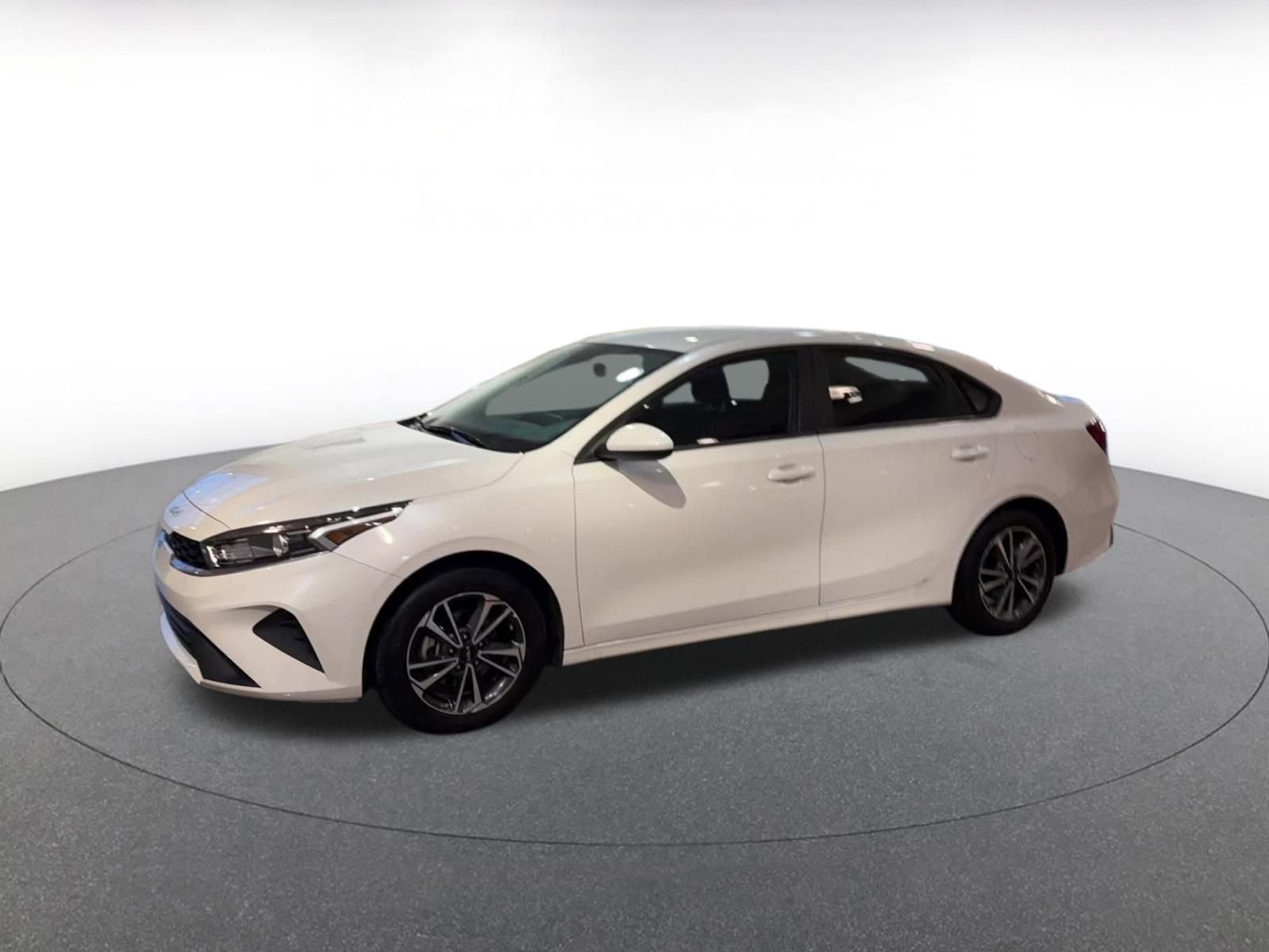 Thumbnail: 2024 Kia Forte - 8