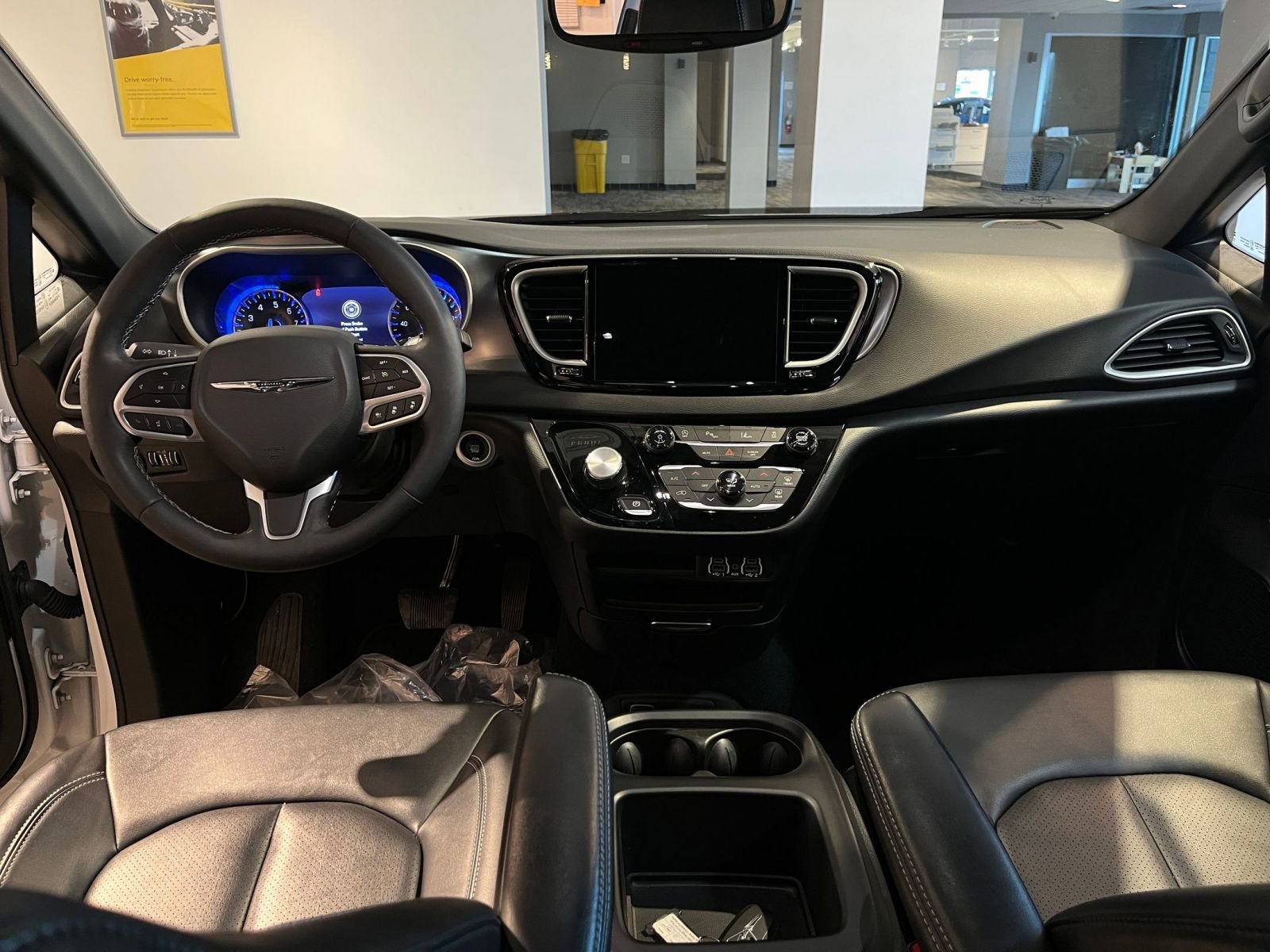 Thumbnail: 2025 Chrysler Pacifica - 35