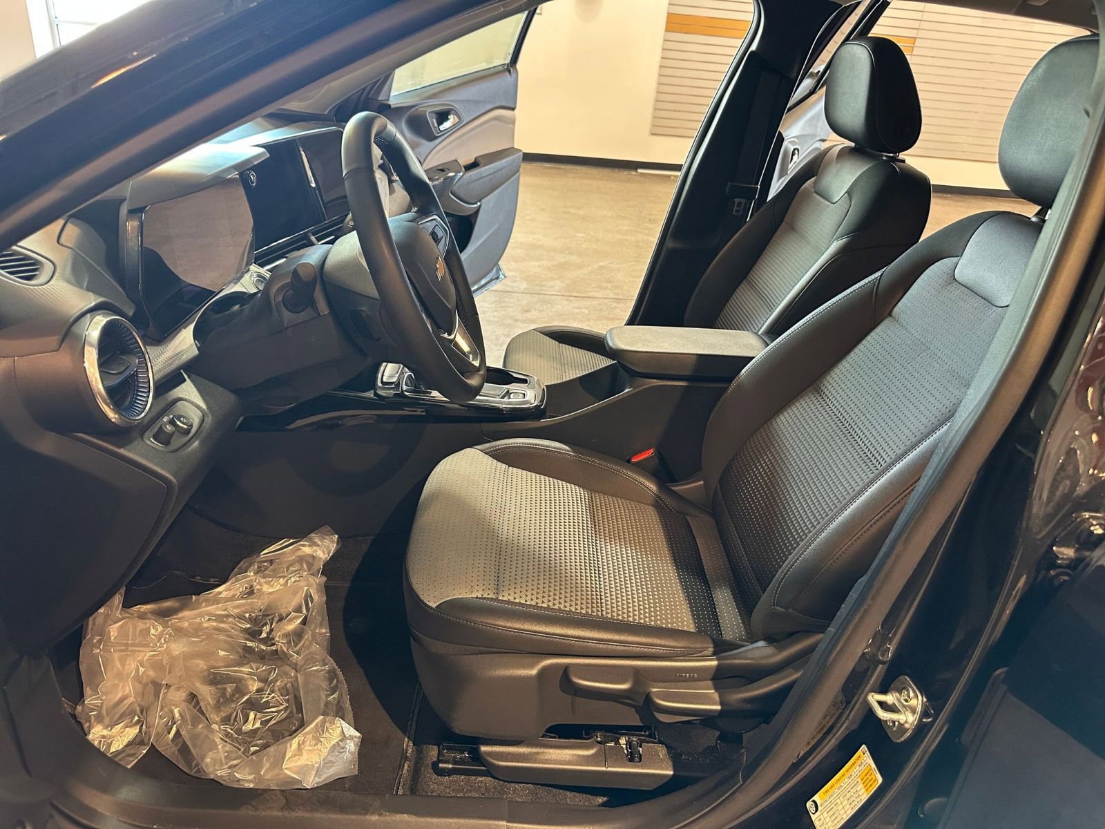 Thumbnail: 2025 Chevrolet Trax - 25