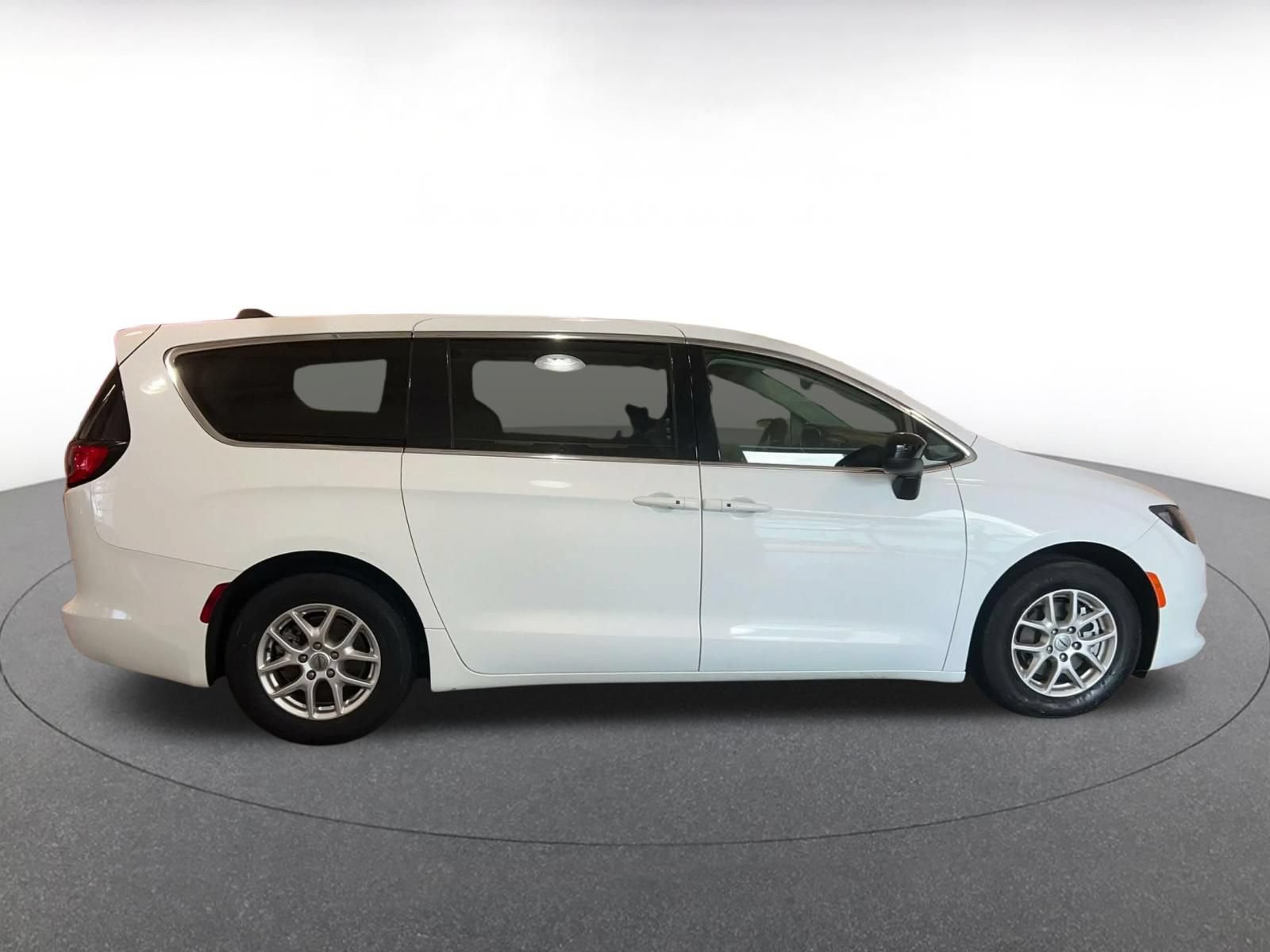 Thumbnail: 2024 Chrysler Voyager - 15