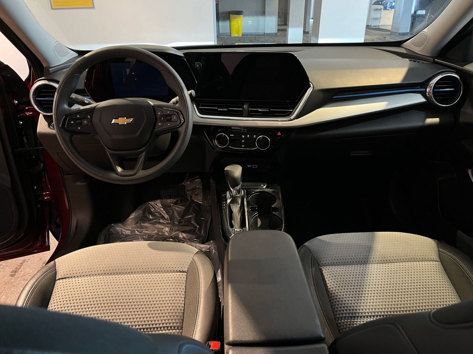 Thumbnail: 2025 Chevrolet Trax - 32