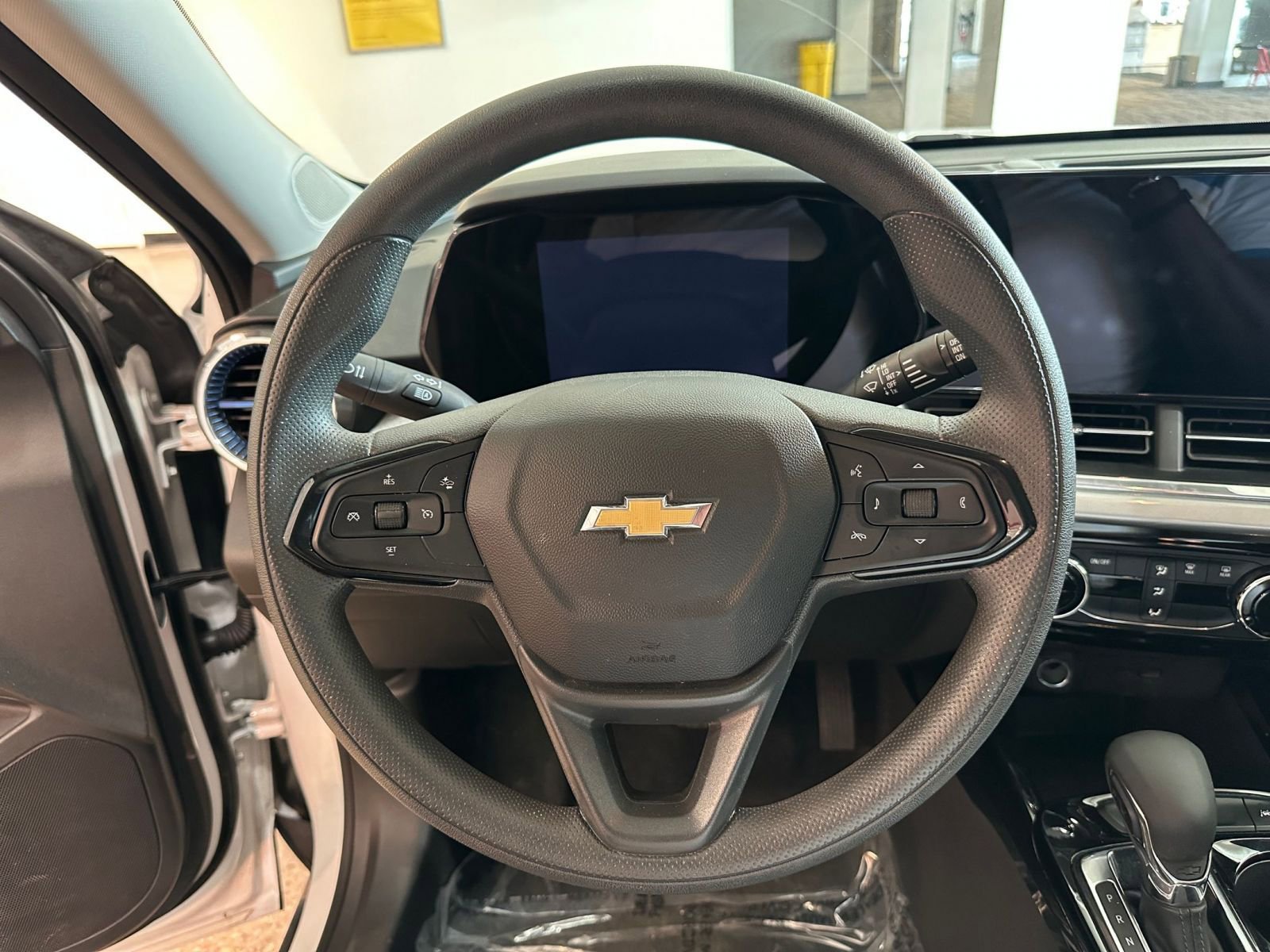 Thumbnail: 2025 Chevrolet Trax - 27