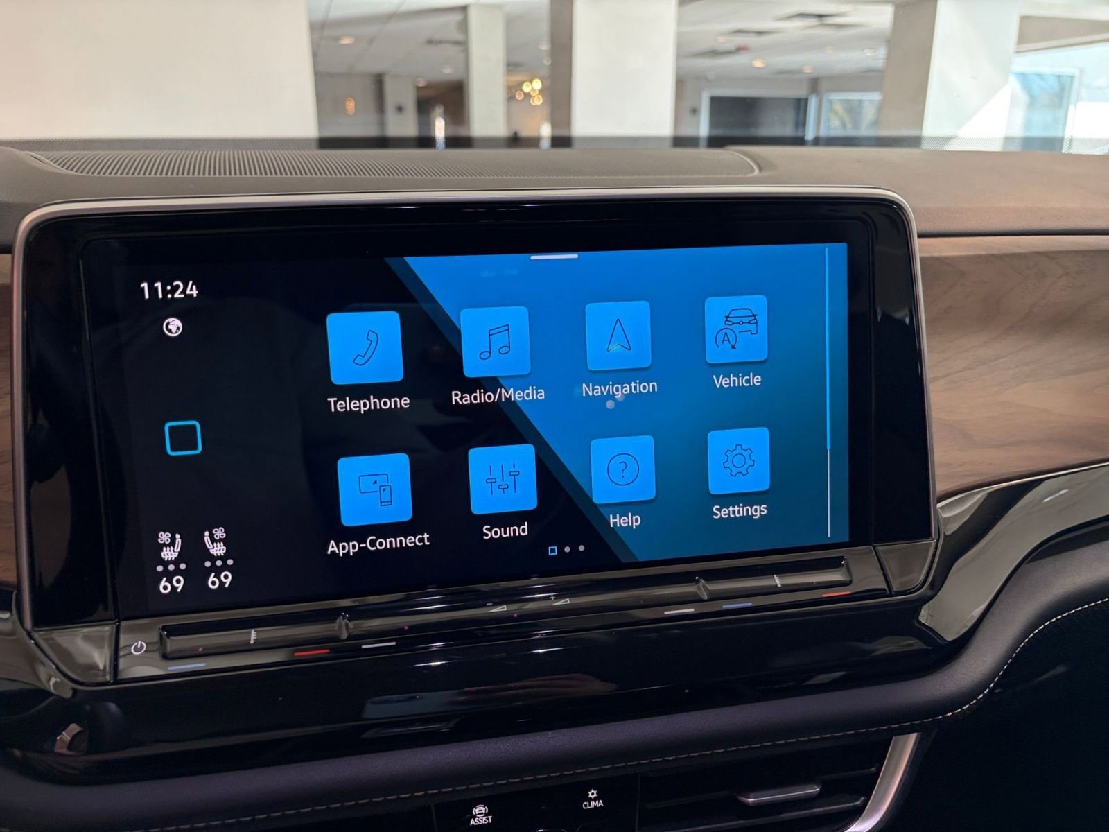 Thumbnail: 2025 Volkswagen Atlas - 21