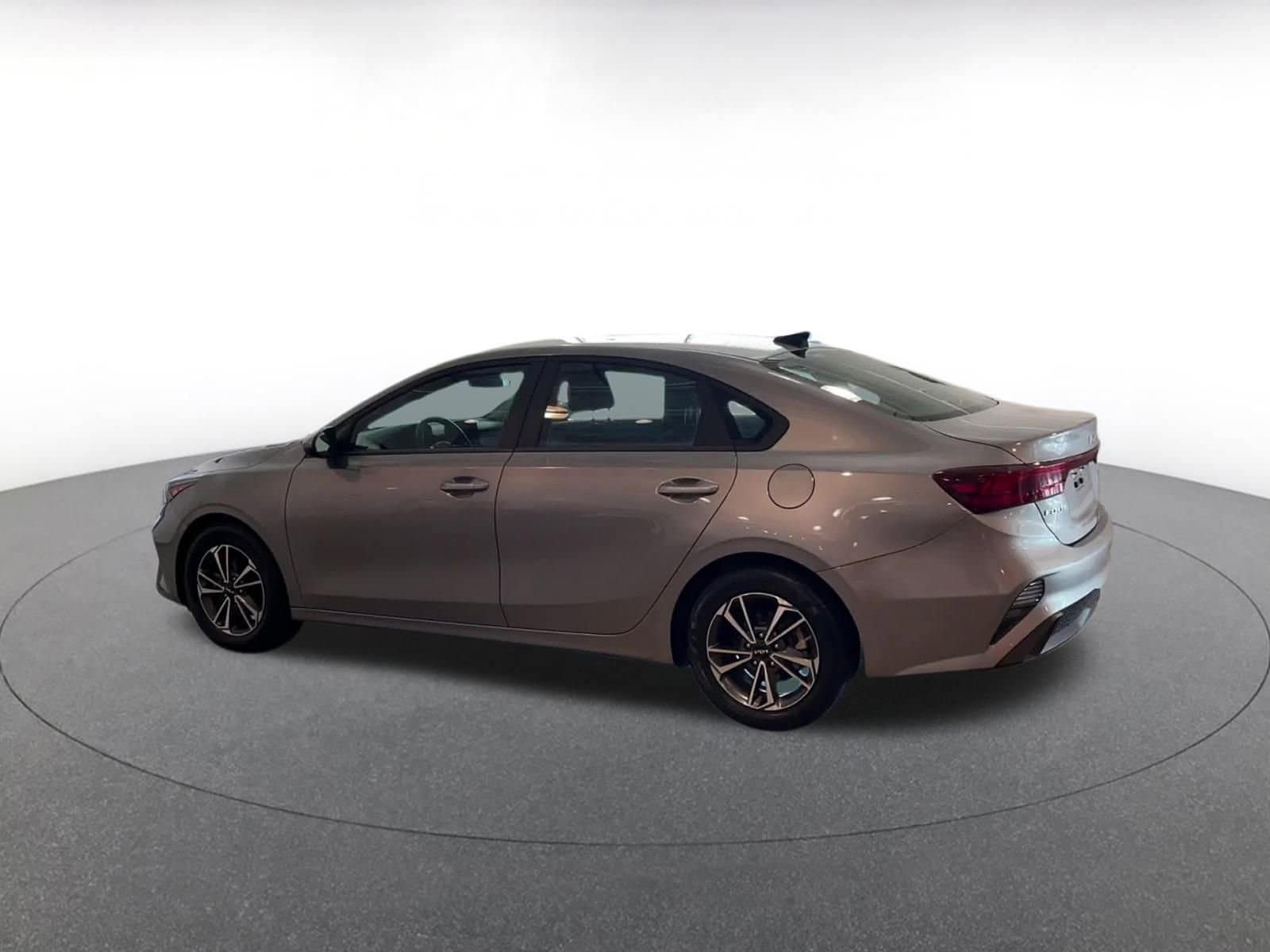 Thumbnail: 2024 Kia Forte - 10