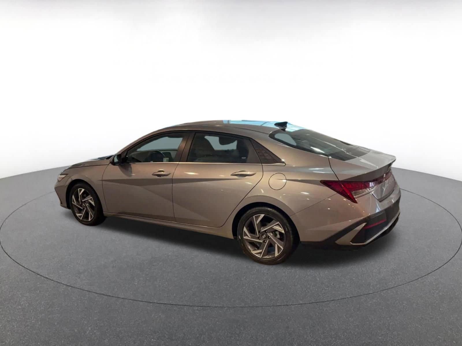 Thumbnail: 2025 Hyundai Elantra - 10