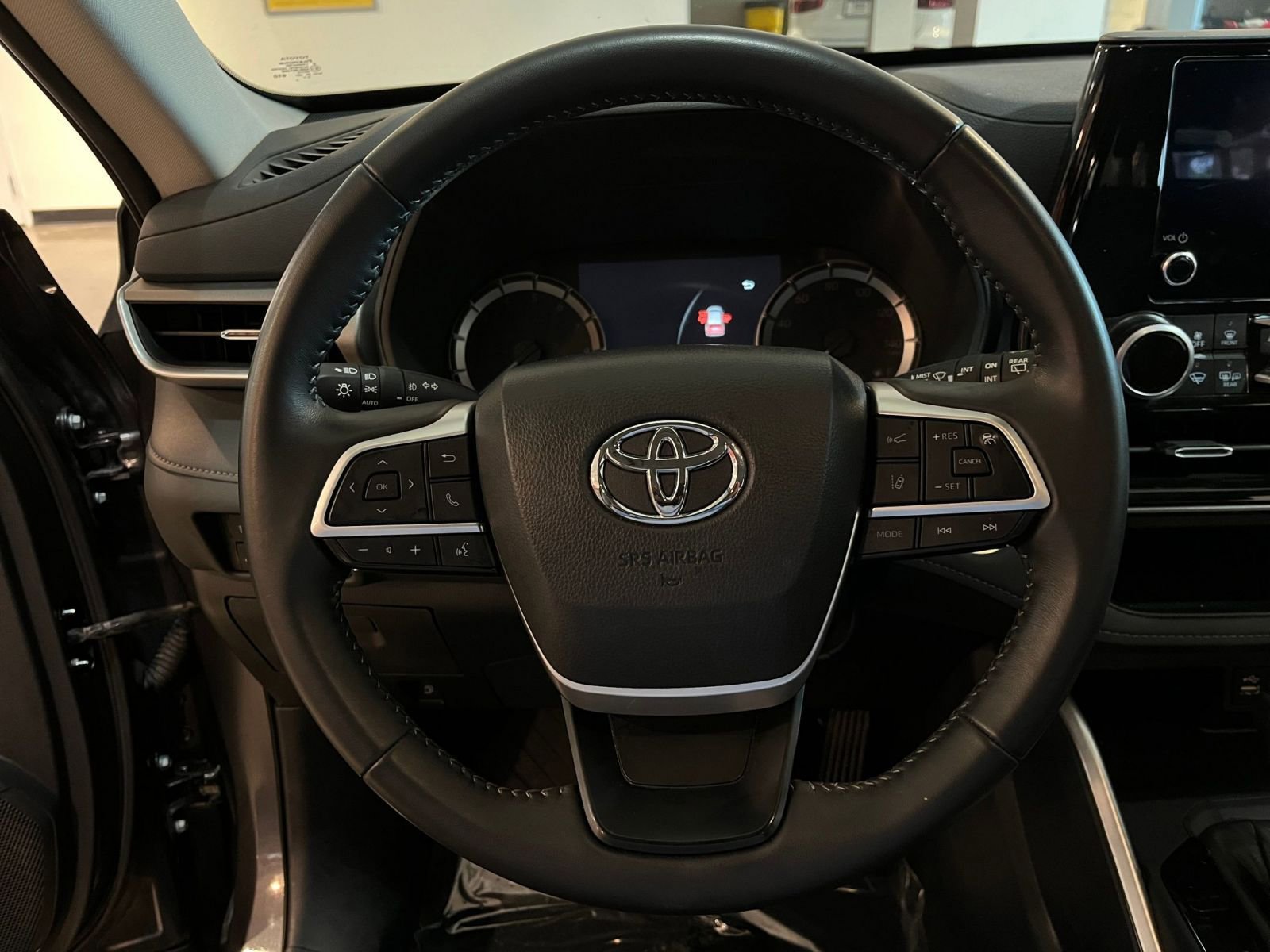 Thumbnail: 2025 Toyota Highlander - 29