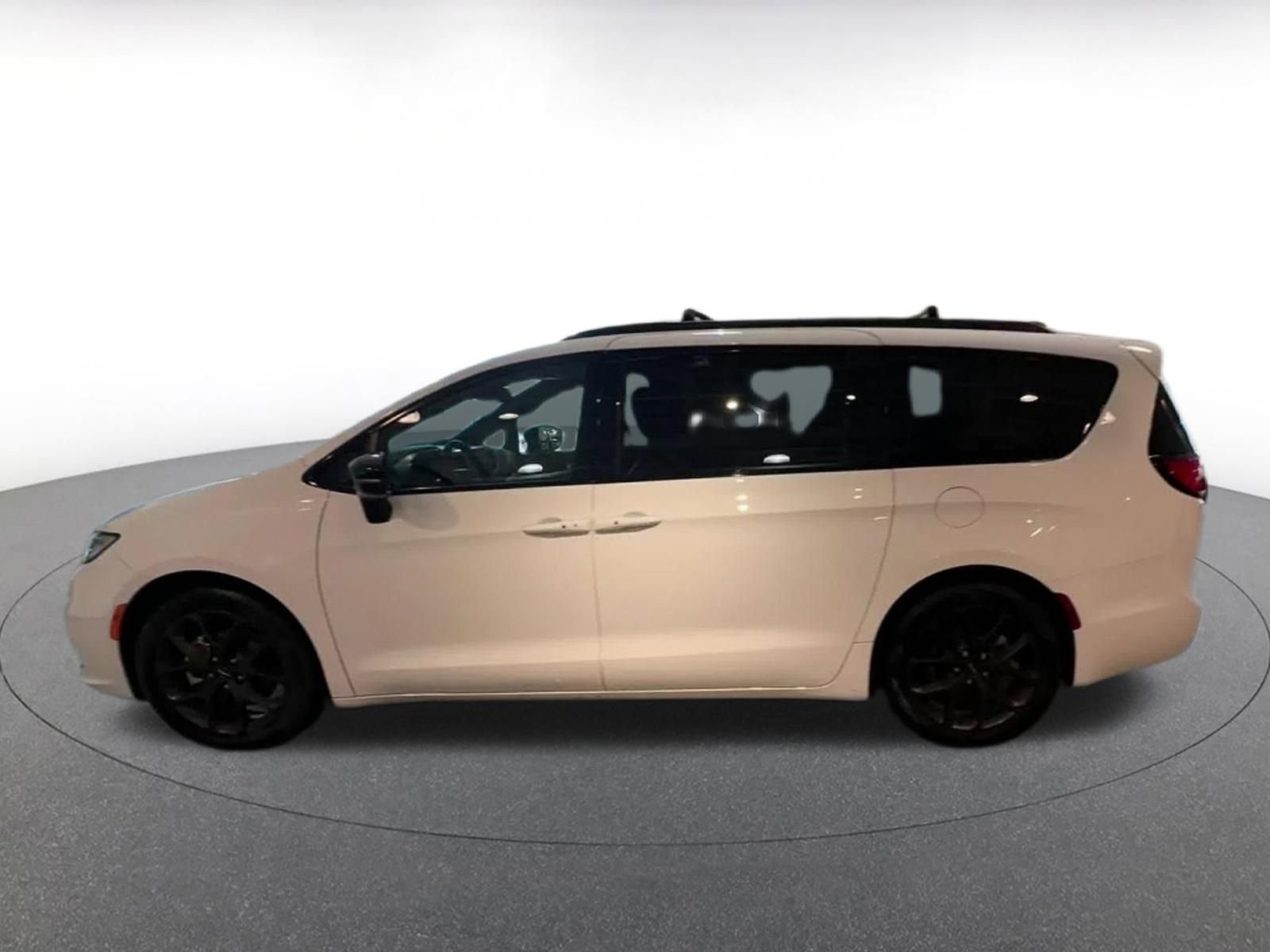 Thumbnail: 2025 Chrysler Pacifica - 9