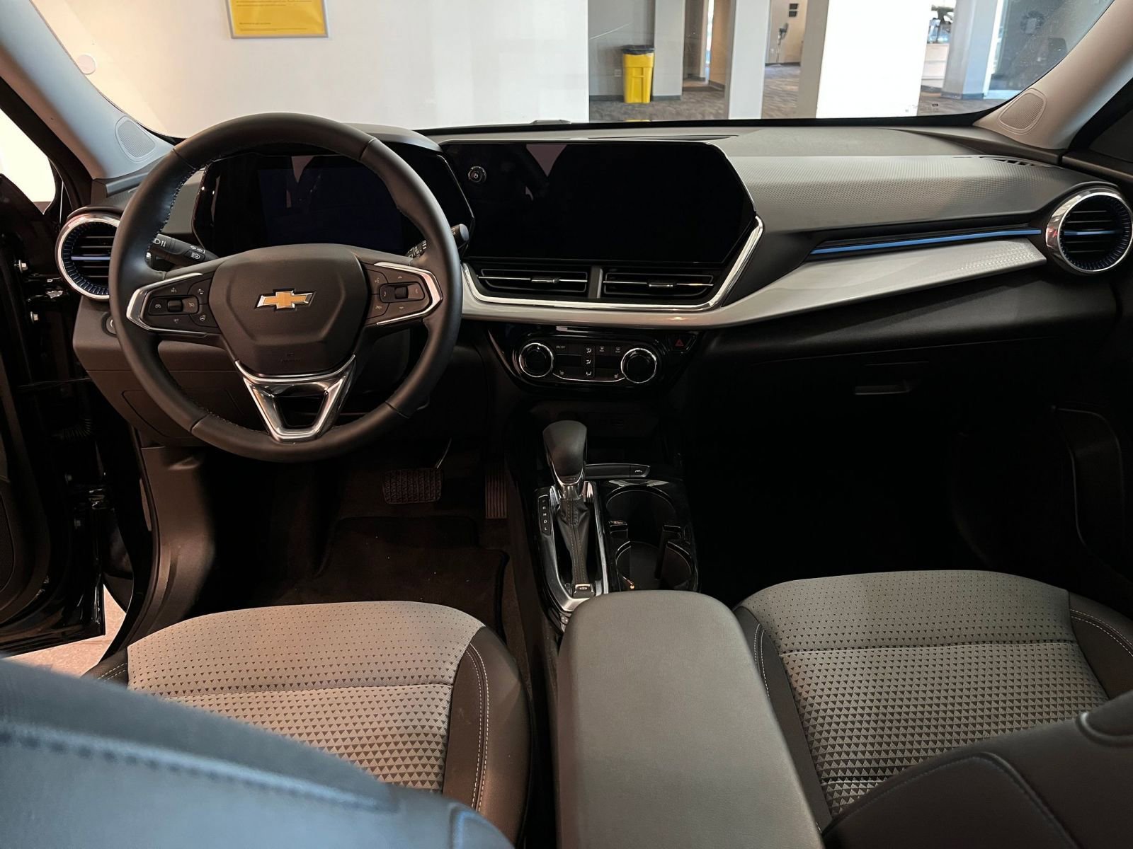 Thumbnail: 2025 Chevrolet Trax - 32