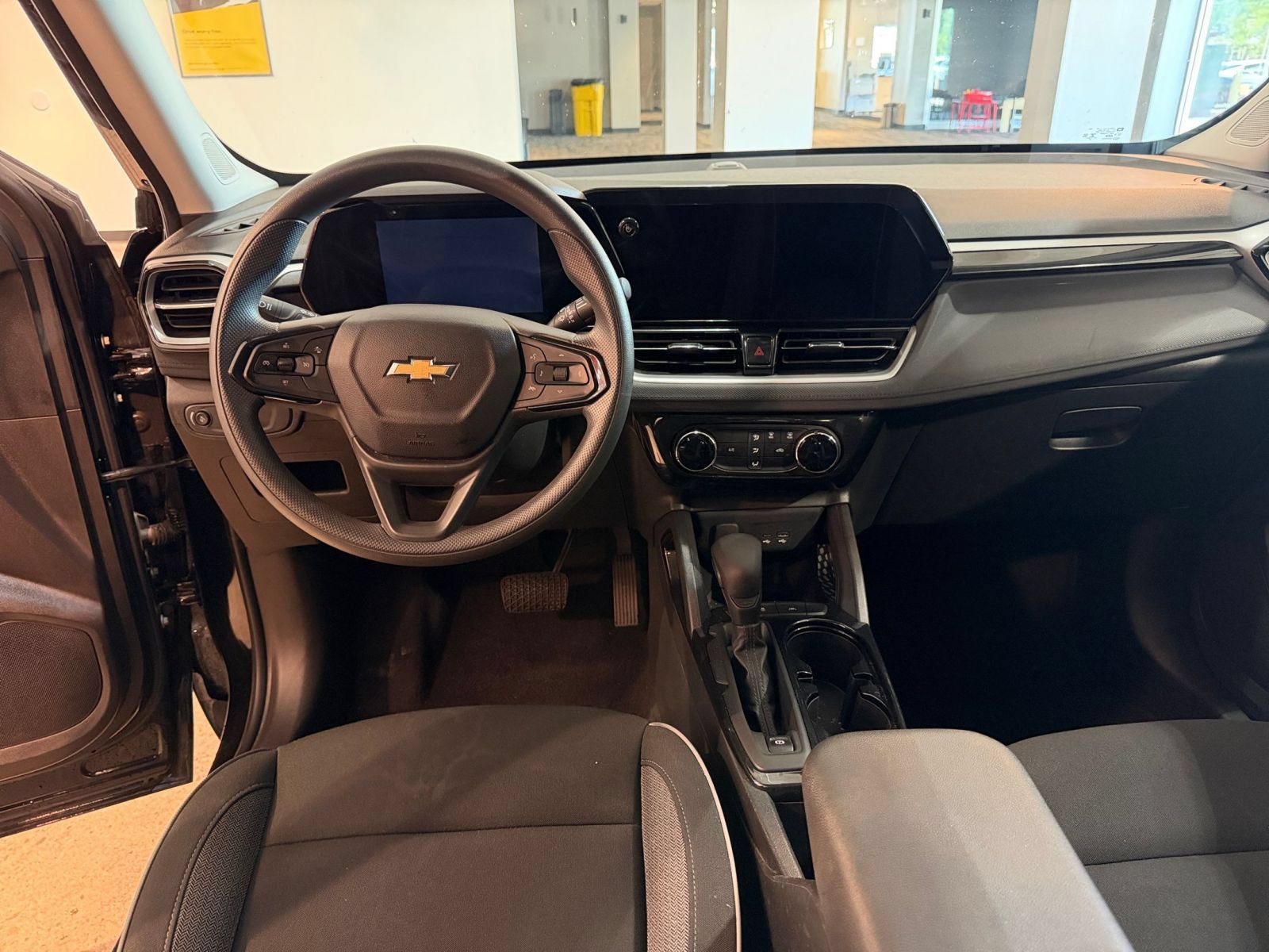 Thumbnail: 2025 Chevrolet TrailBlazer - 32