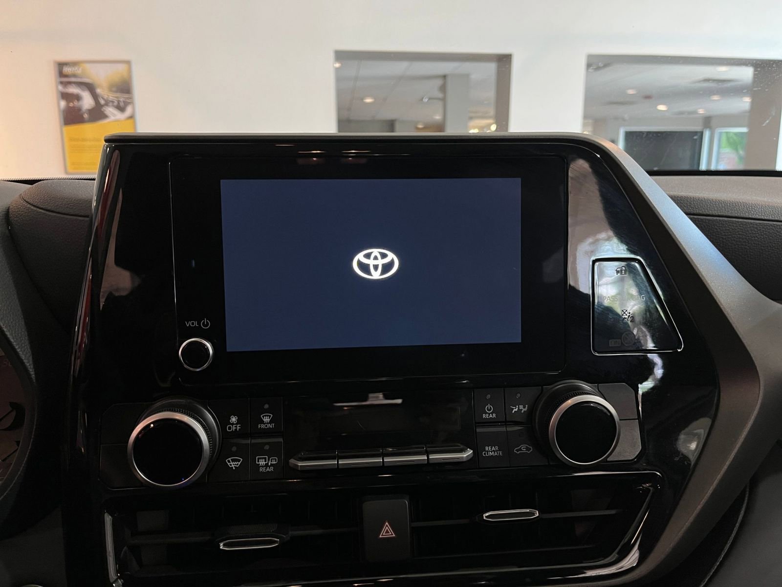 Thumbnail: 2025 Toyota Highlander - 20