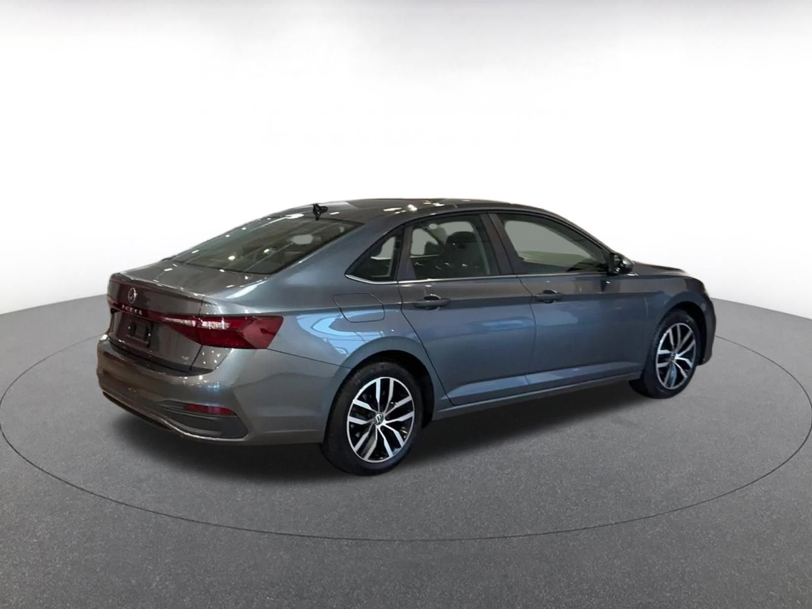 Thumbnail: 2025 Volkswagen Jetta - 15