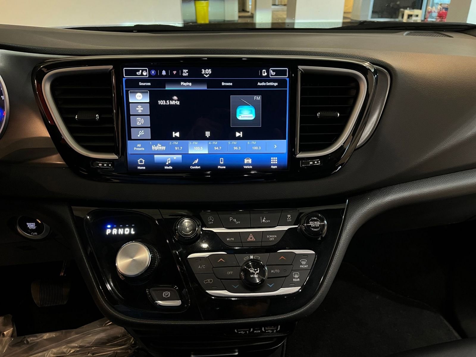 Thumbnail: 2025 Chrysler Pacifica - 17