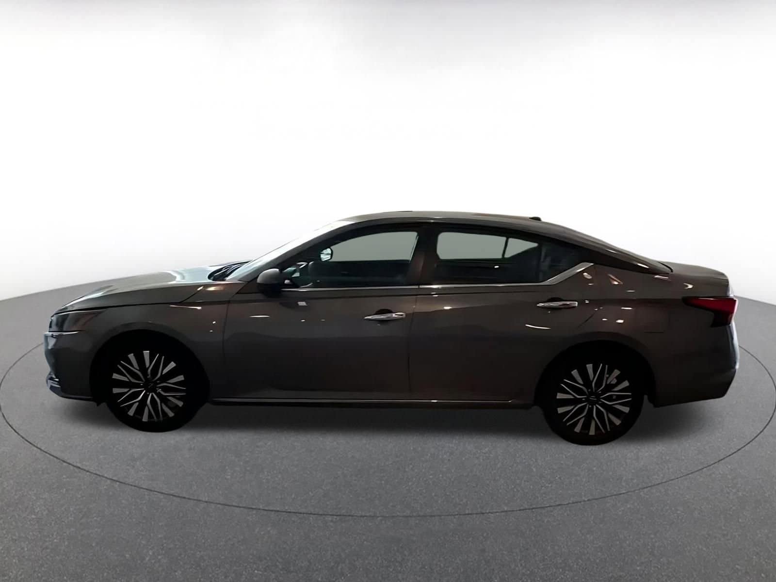 Thumbnail: 2025 Nissan Altima - 8