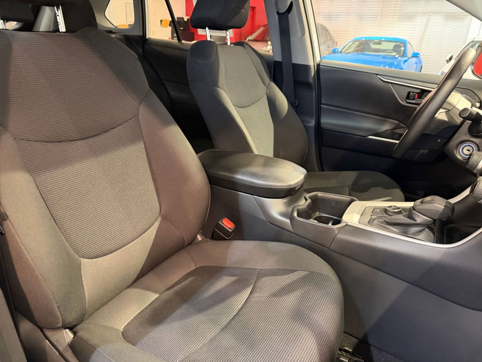 Thumbnail: 2025 Toyota RAV4 - 35