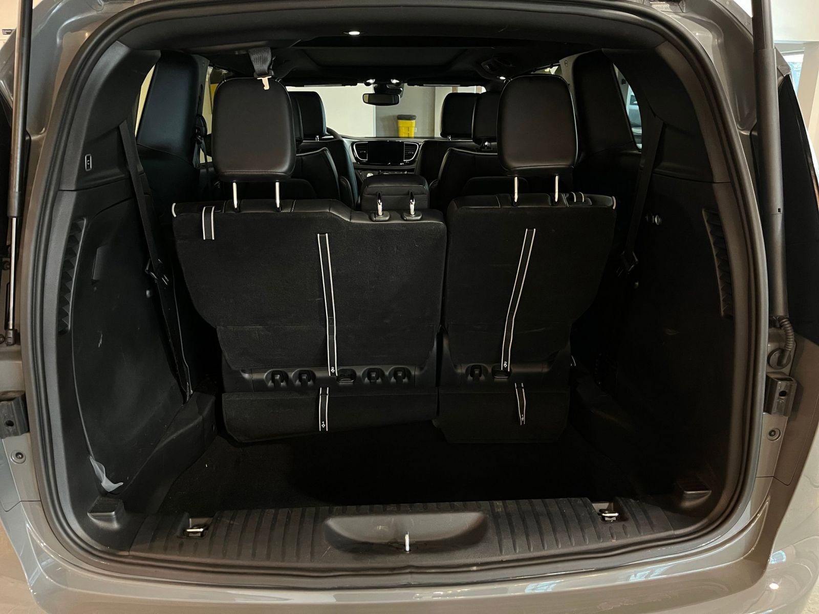 Thumbnail: 2025 Chrysler Pacifica - 35