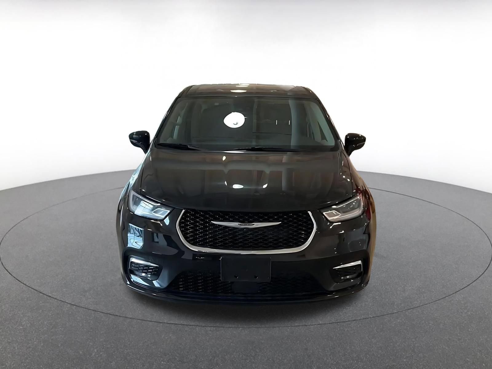 Thumbnail: 2024 Chrysler Pacifica - 4