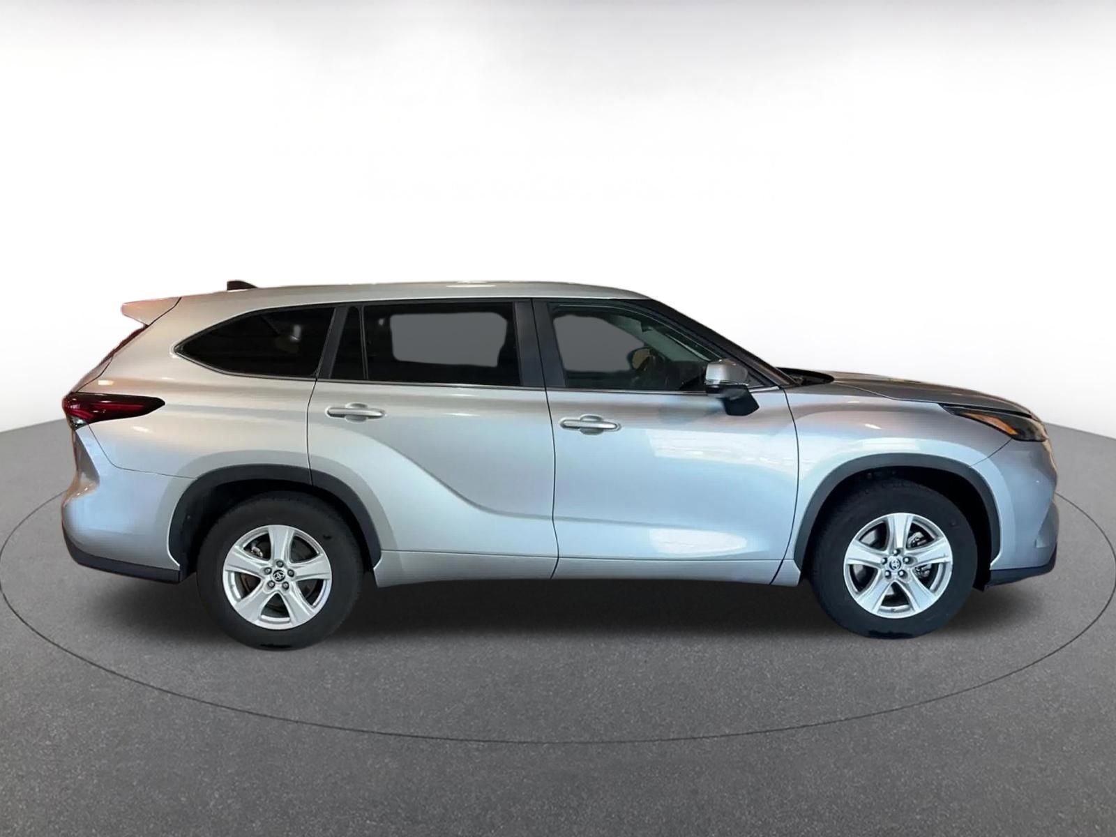 Thumbnail: 2025 Toyota Highlander - 16