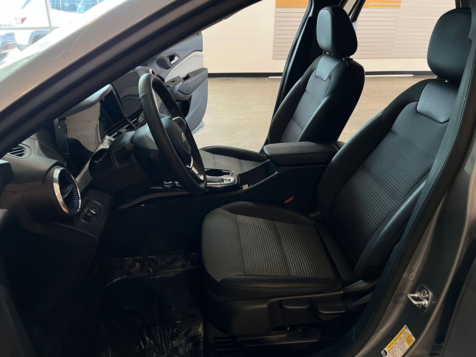 Thumbnail: 2025 Chevrolet Trax - 25