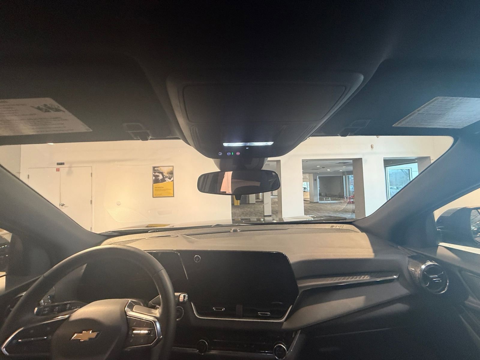 Thumbnail: 2025 Chevrolet Equinox - 32