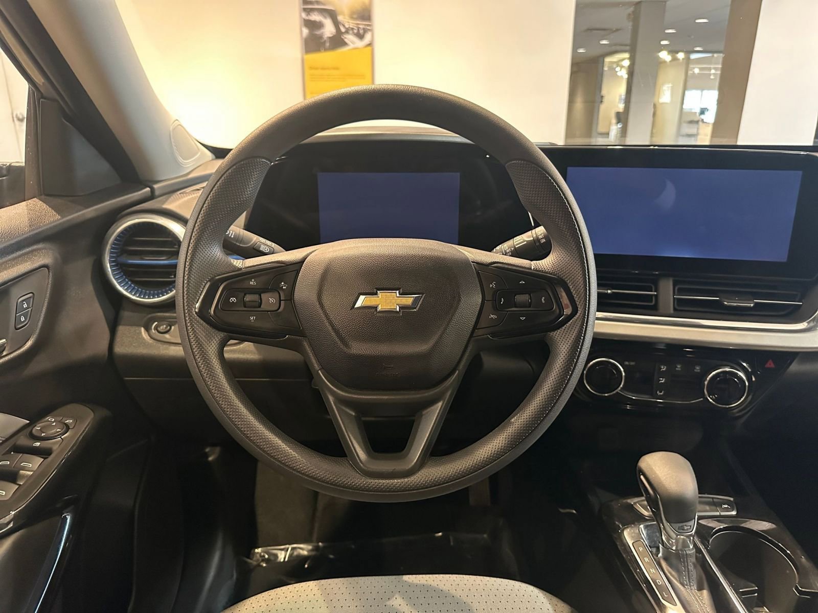 Thumbnail: 2025 Chevrolet Trax - 28