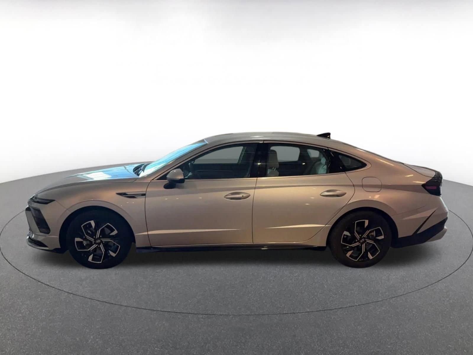 Thumbnail: 2025 Hyundai Sonata - 9