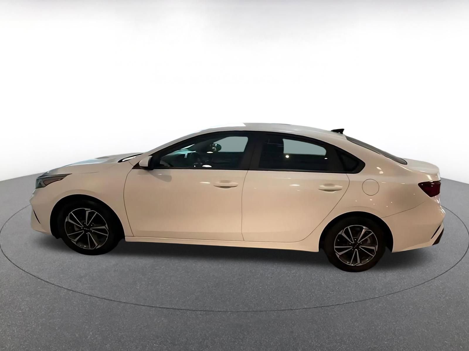 Thumbnail: 2024 Kia Forte - 10