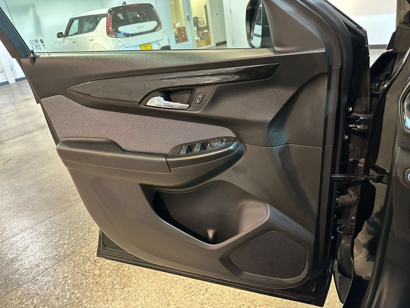 Thumbnail: 2025 Chevrolet TrailBlazer - 18
