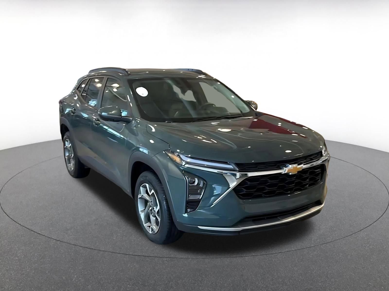 Thumbnail: 2025 Chevrolet Trax - 3