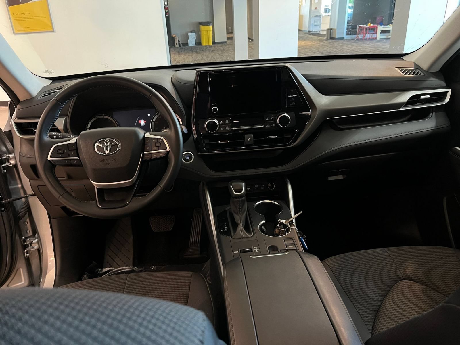 Thumbnail: 2025 Toyota Highlander - 34