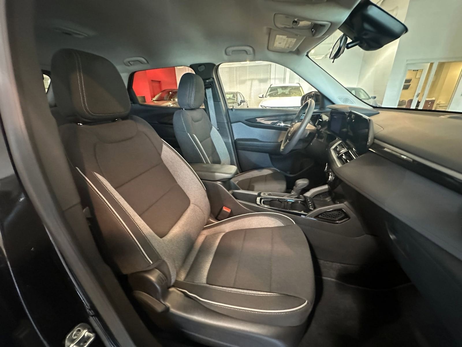 Thumbnail: 2025 Chevrolet TrailBlazer - 34