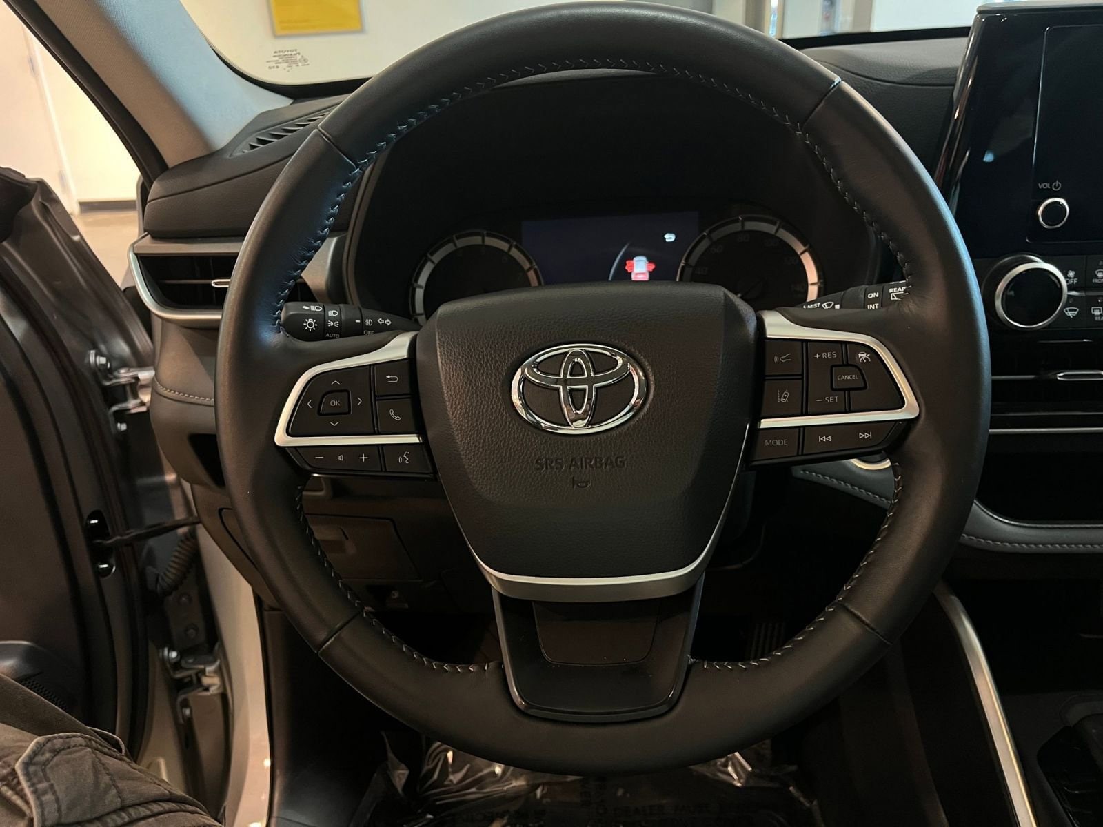 Thumbnail: 2025 Toyota Highlander - 29