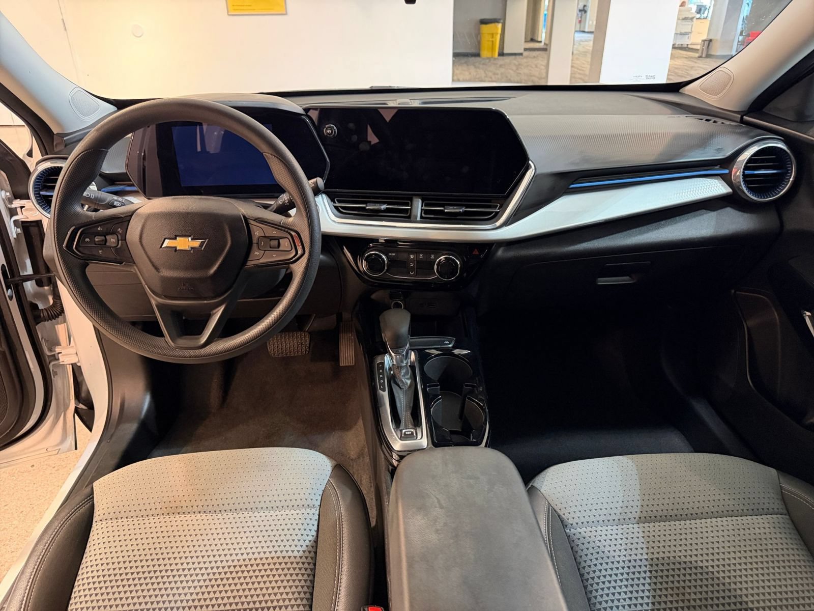 Thumbnail: 2025 Chevrolet Trax - 31