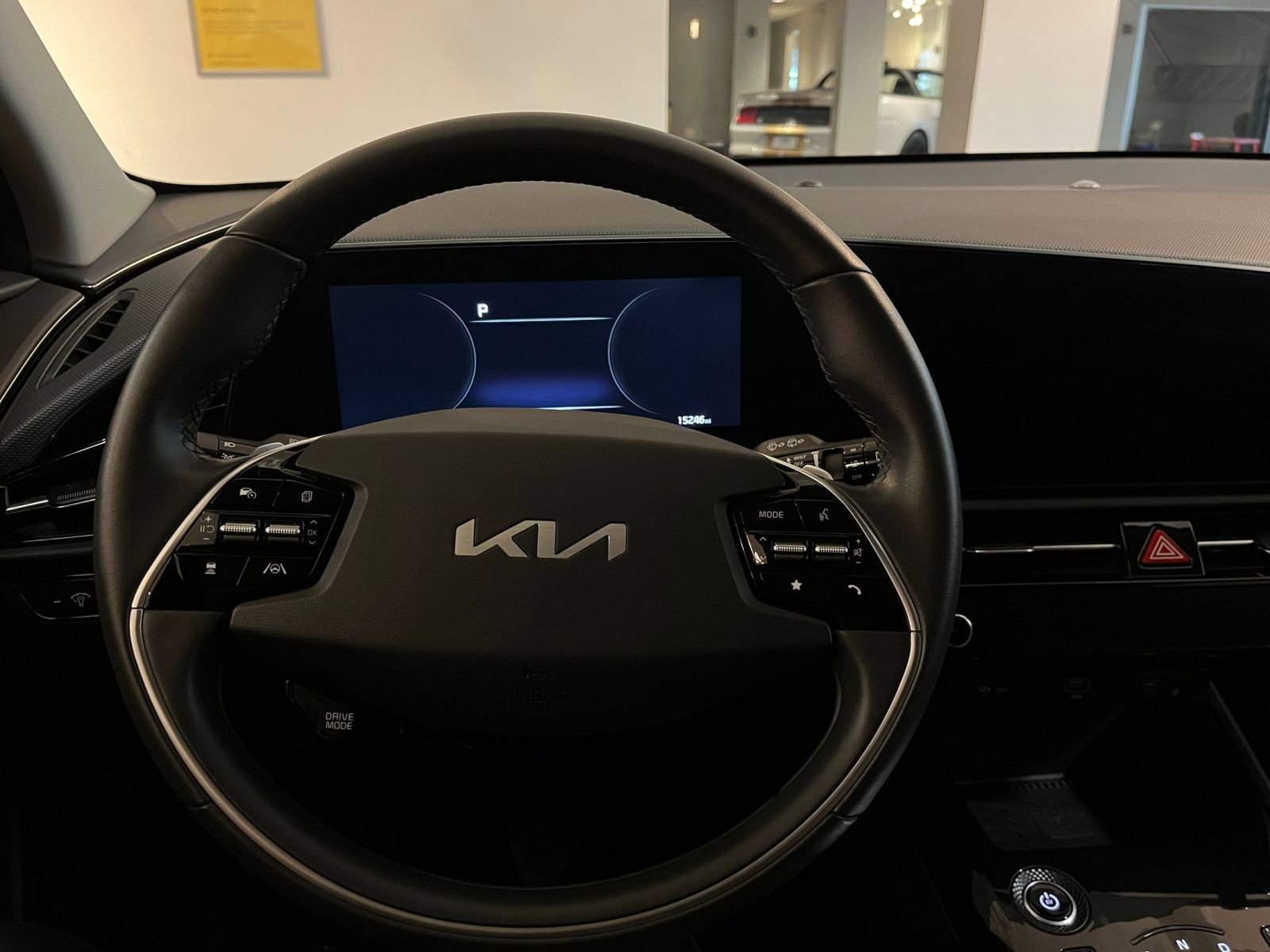 Thumbnail: 2023 Kia Niro - 32