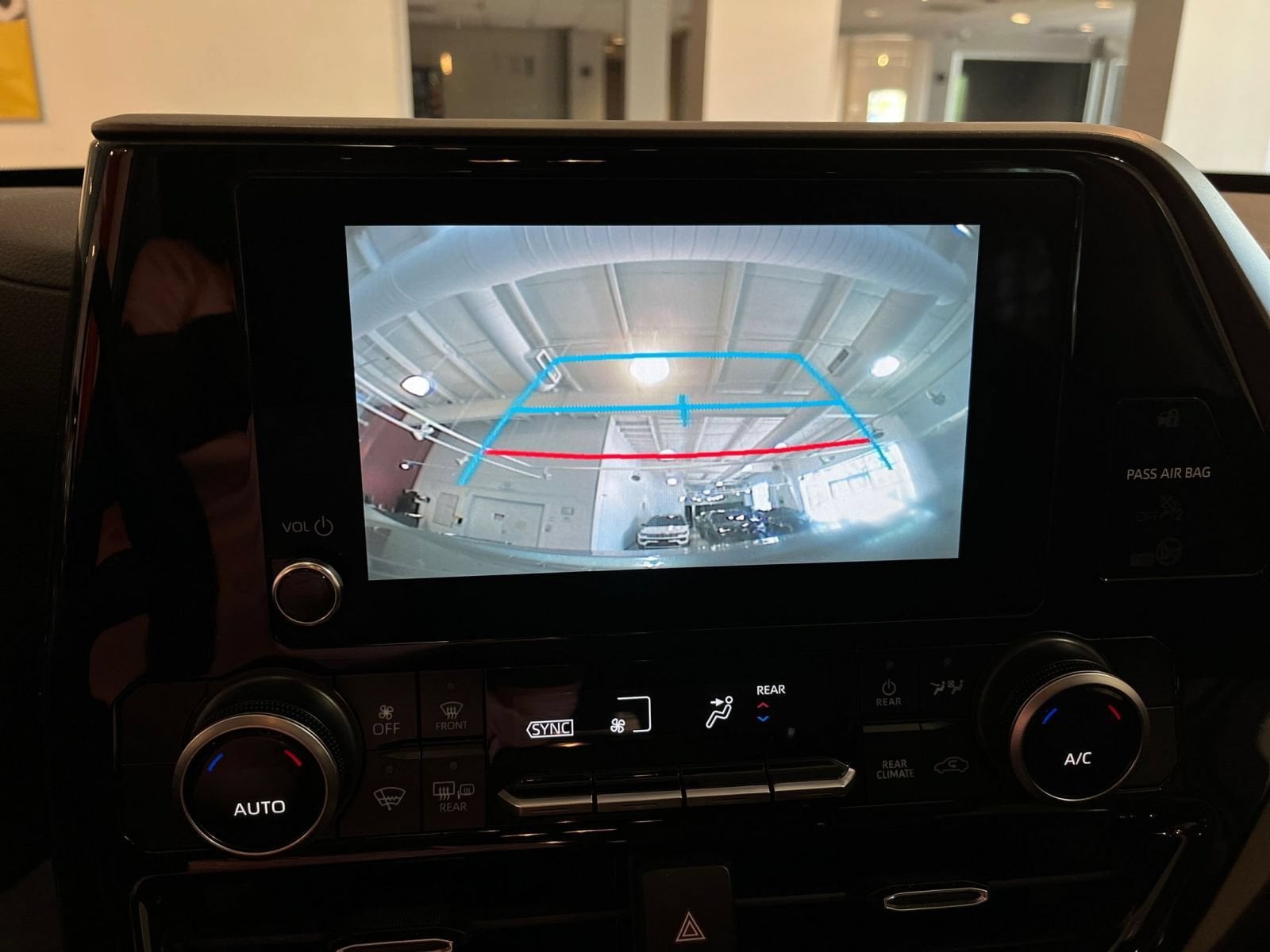 Thumbnail: 2025 Toyota Highlander - 25