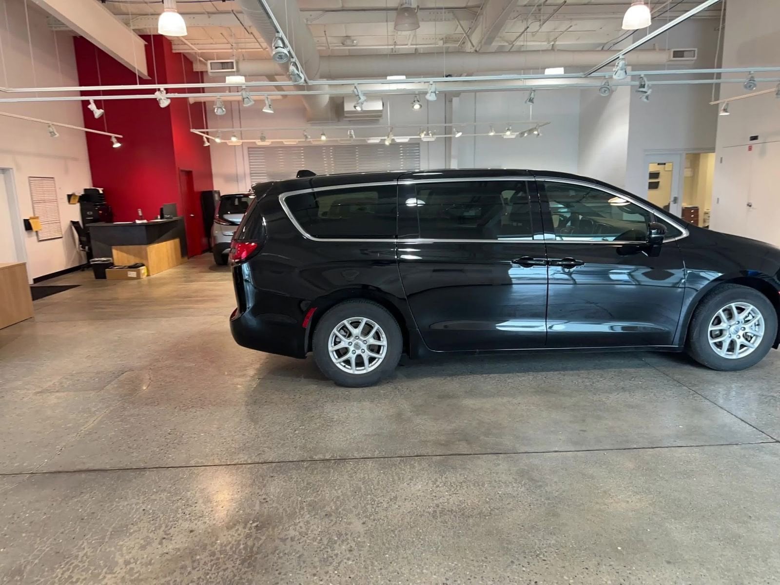 Thumbnail: 2025 Chrysler Pacifica - 16