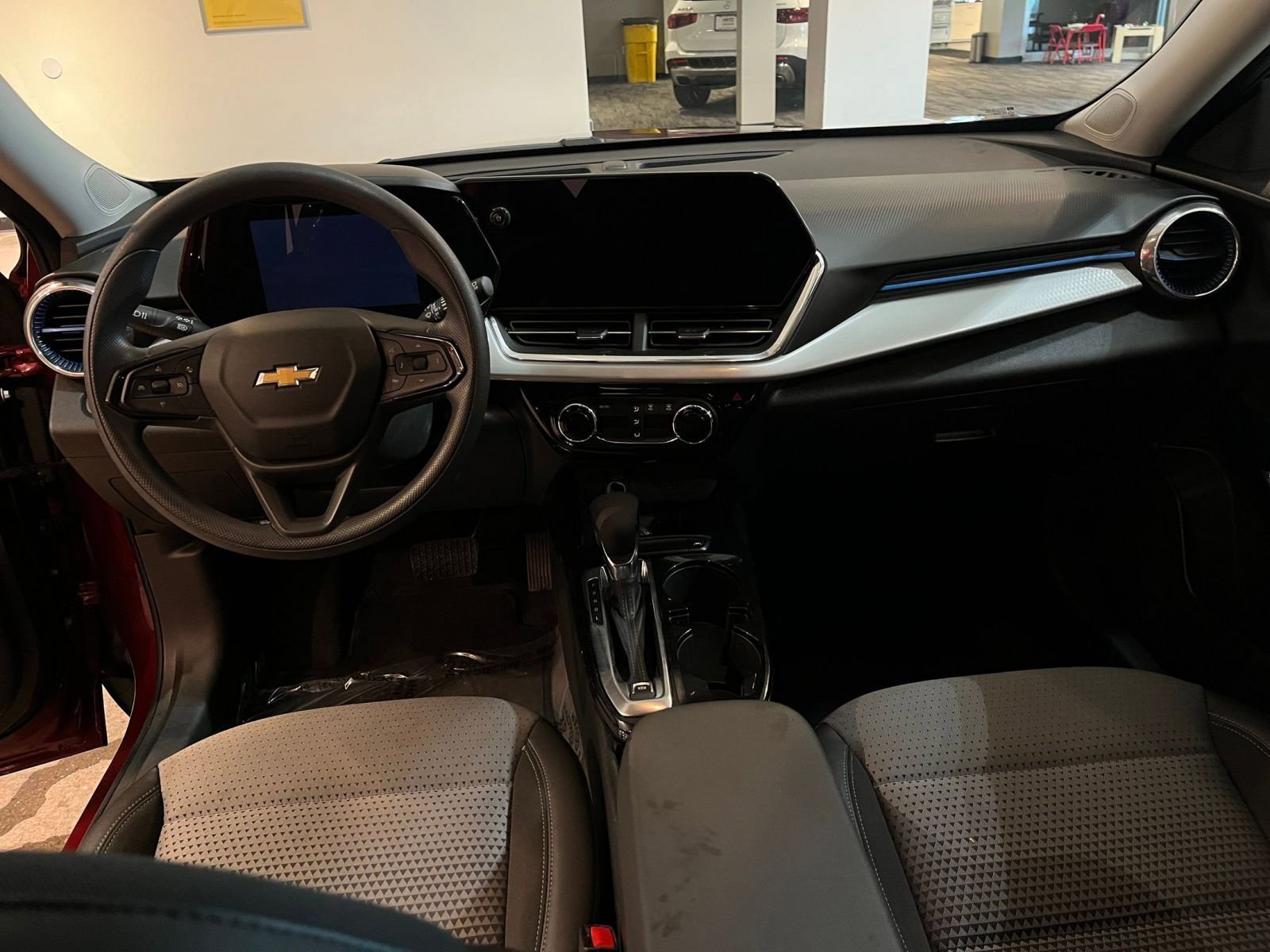 Thumbnail: 2025 Chevrolet Trax - 32