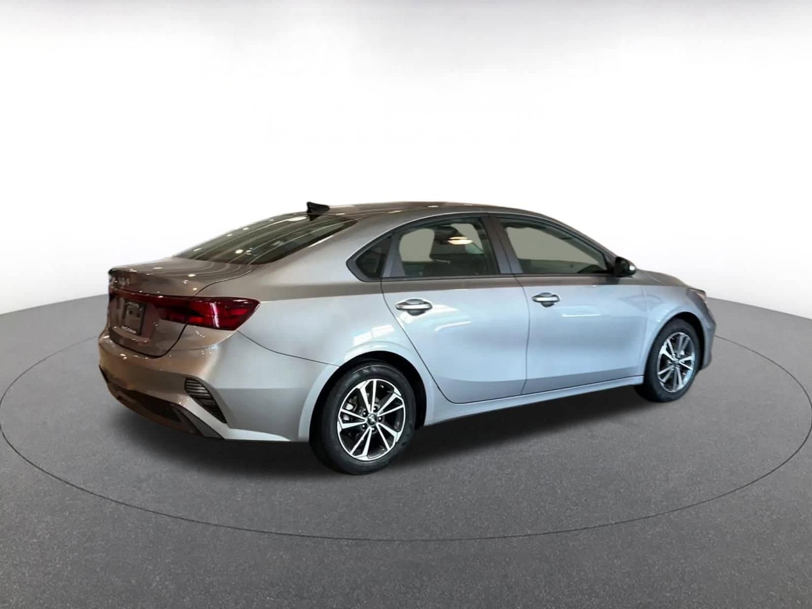 Thumbnail: 2024 Kia Forte - 15
