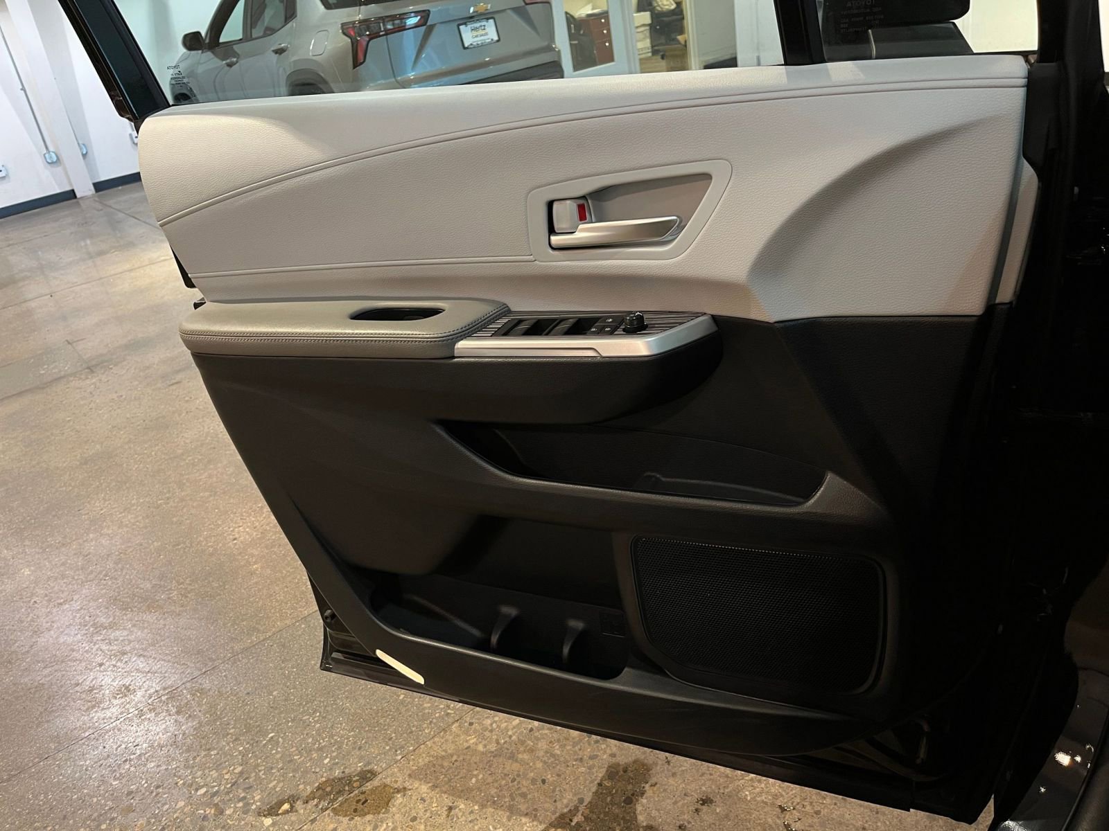 Thumbnail: 2025 Toyota Sienna - 18