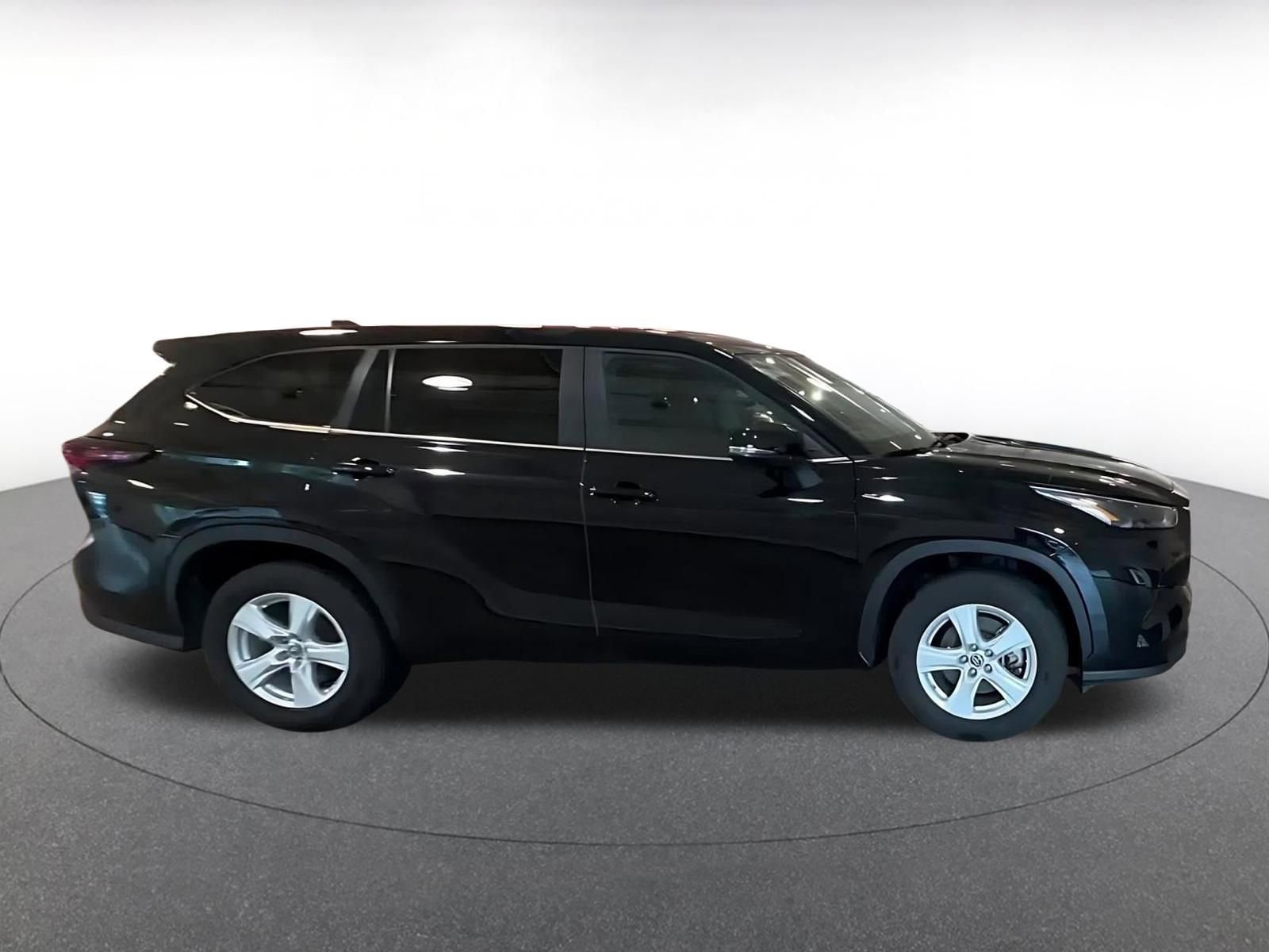Thumbnail: 2025 Toyota Highlander - 15
