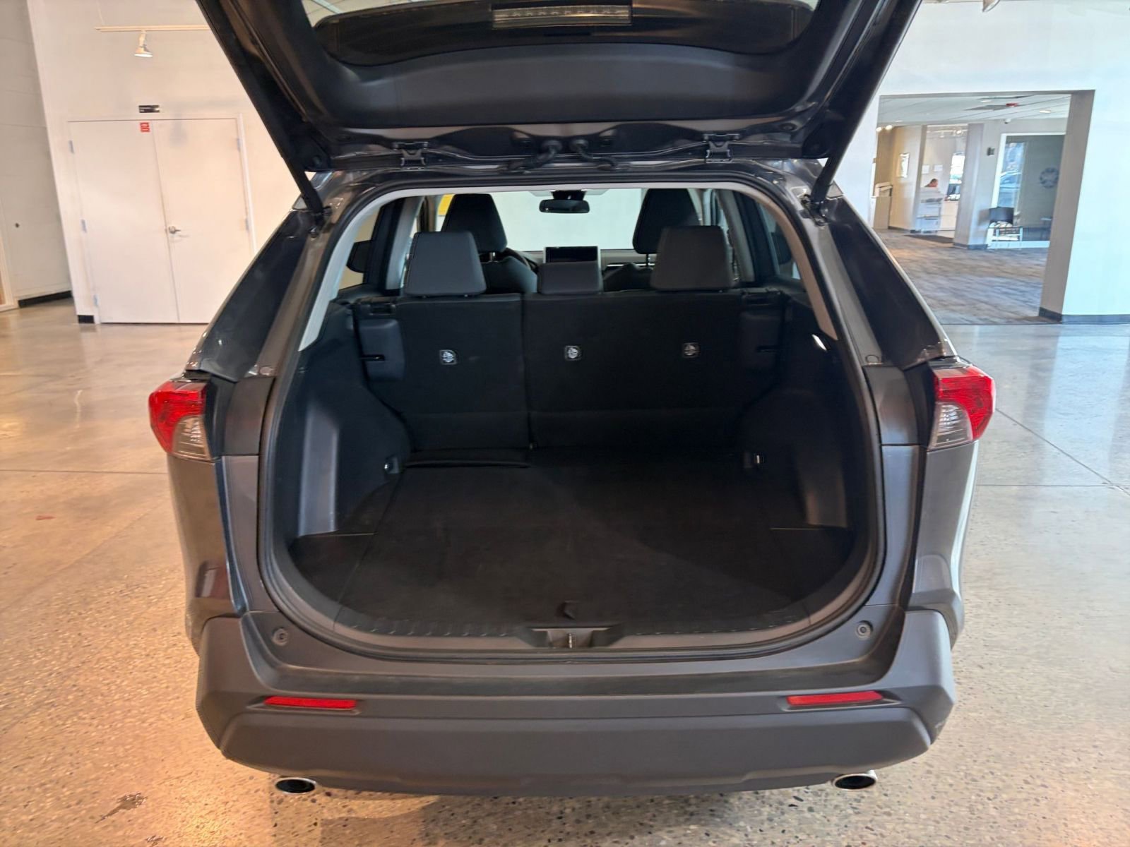 Thumbnail: 2025 Toyota RAV4 - 31