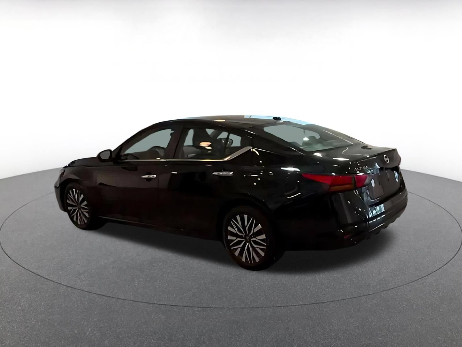 Thumbnail: 2025 Nissan Altima - 8