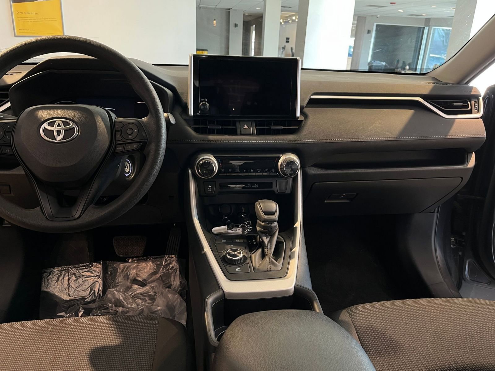 Thumbnail: 2025 Toyota RAV4 - 35