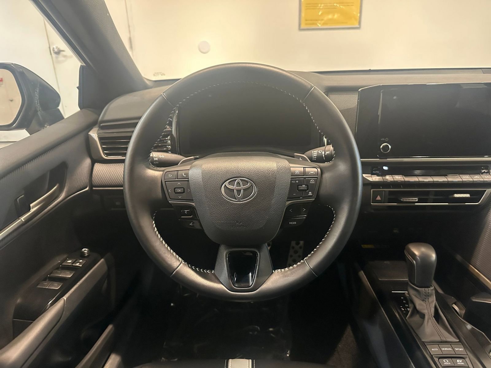 Thumbnail: 2025 Toyota Camry - 28