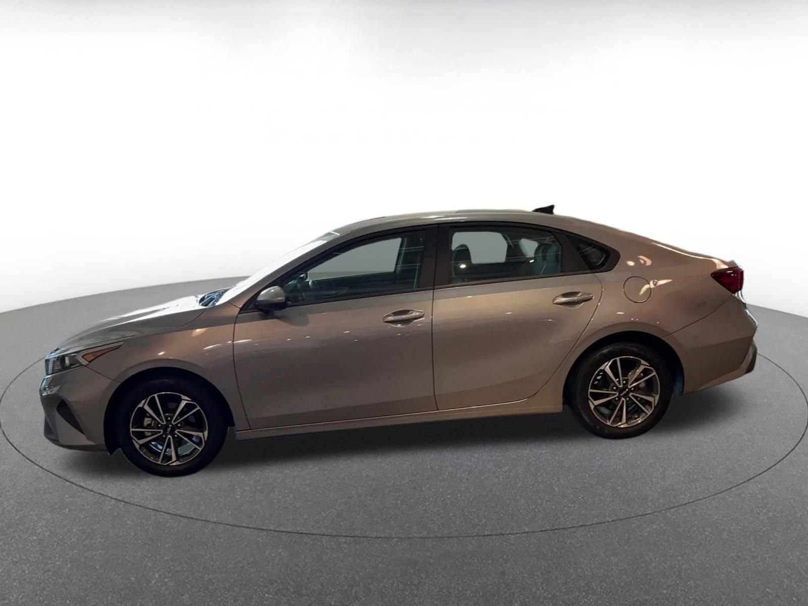 Thumbnail: 2024 Kia Forte - 9