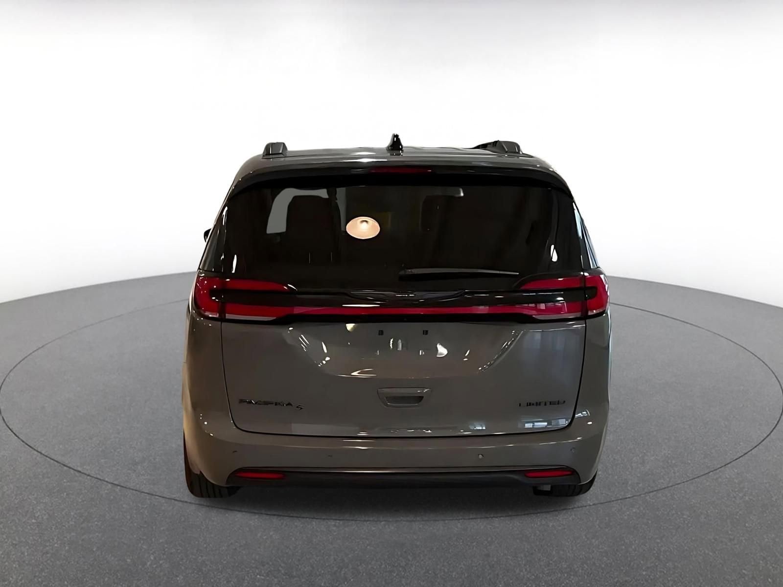 Thumbnail: 2025 Chrysler Pacifica - 12