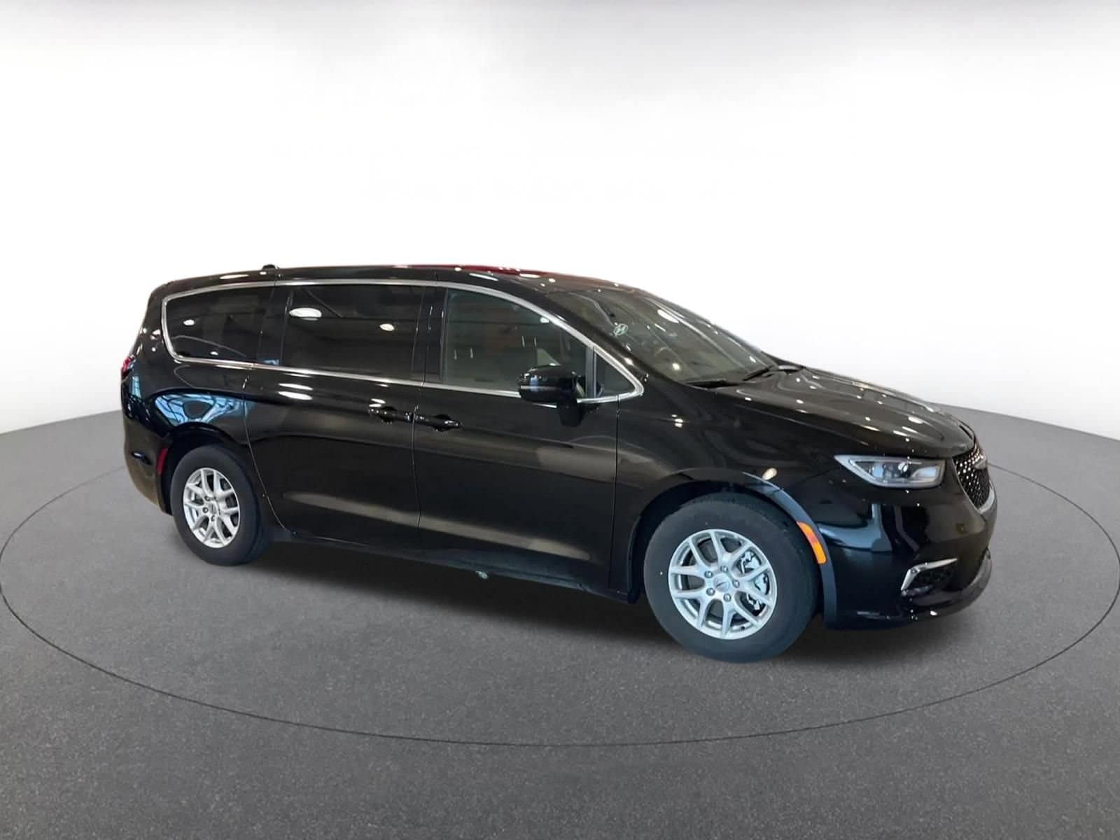 Thumbnail: 2025 Chrysler Pacifica - 2