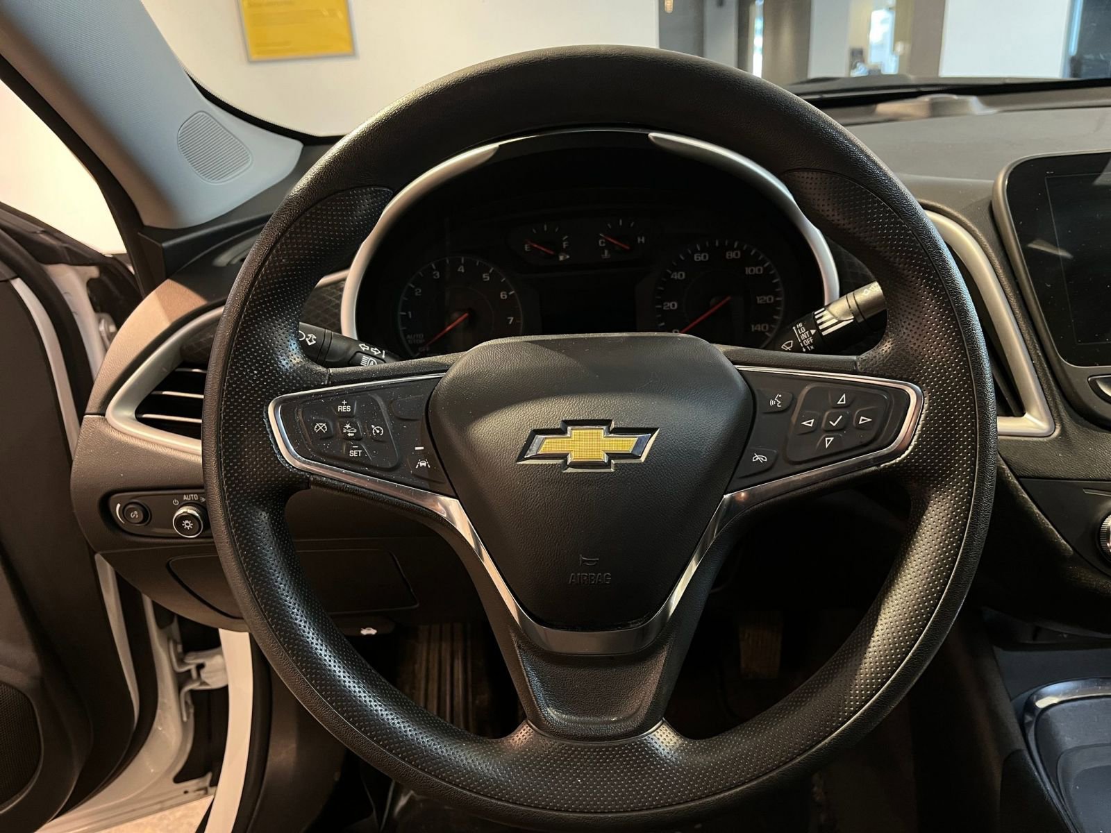 Thumbnail: 2023 Chevrolet Malibu - 28