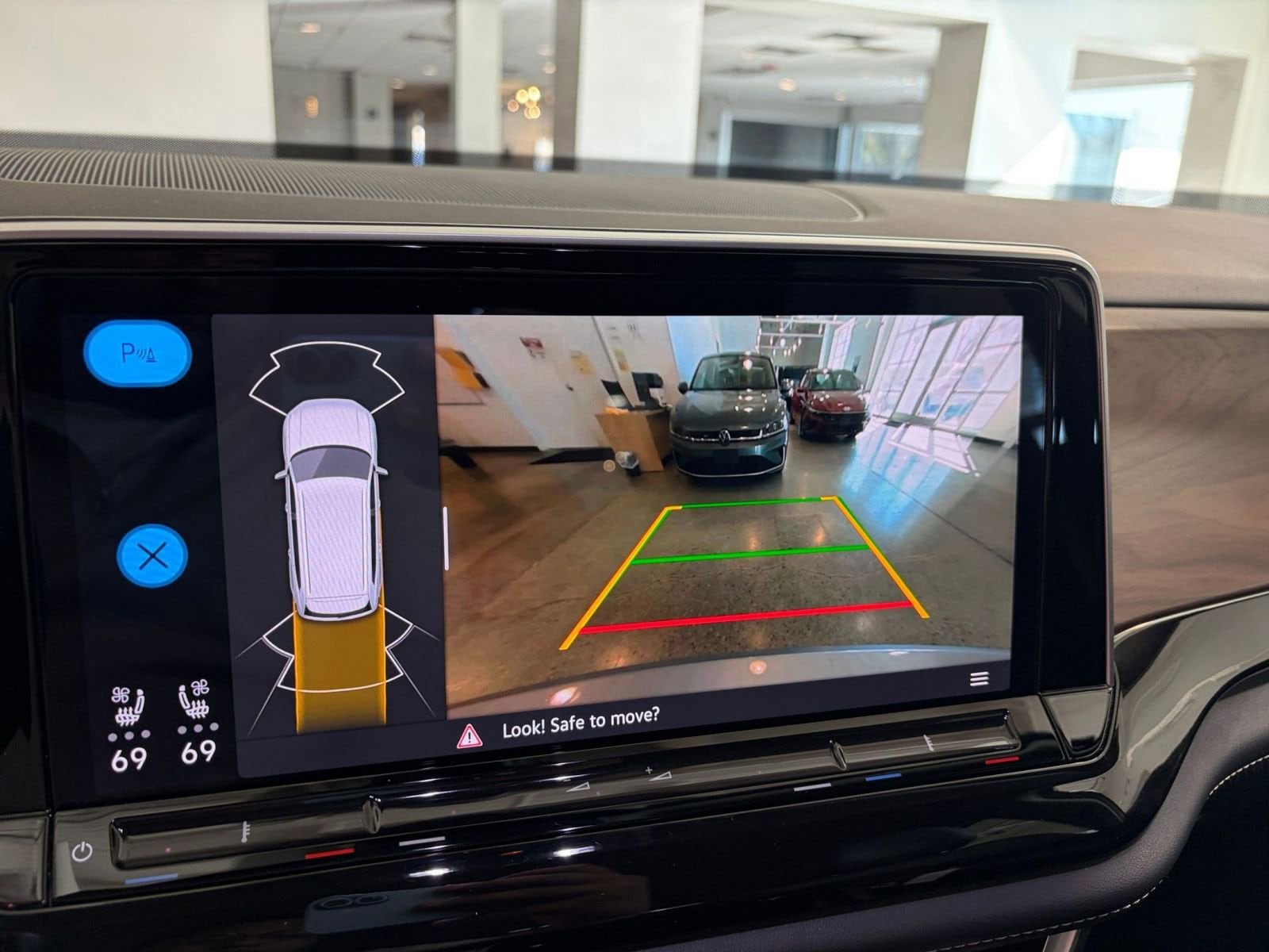 Thumbnail: 2025 Volkswagen Atlas - 17