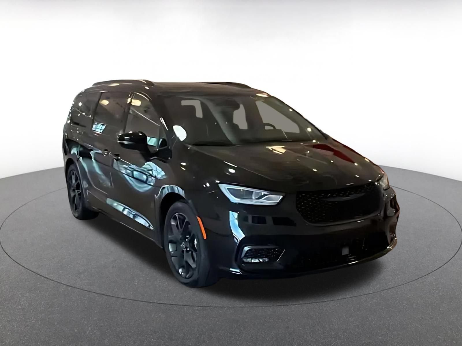 Thumbnail: 2025 Chrysler Pacifica - 3