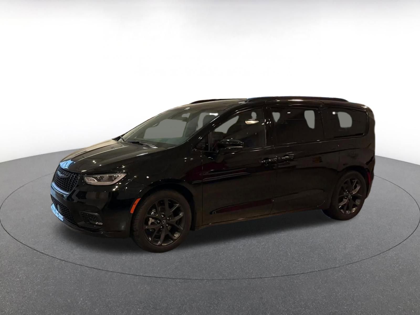 Thumbnail: 2025 Chrysler Pacifica - 8